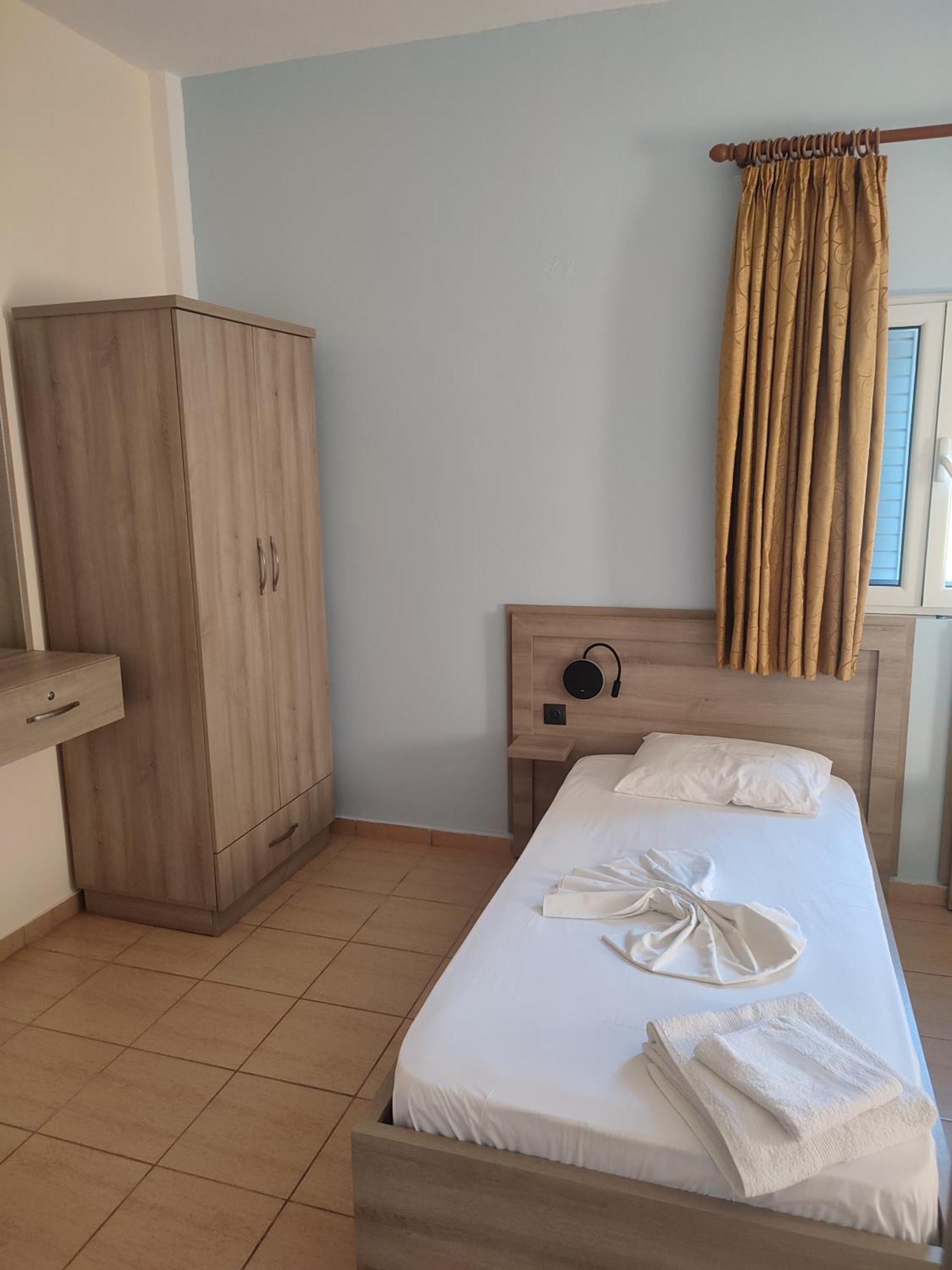 Bella Vista Hotel Himare Exterior photo